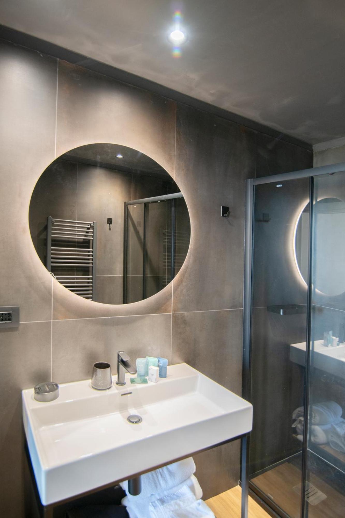 Albium Hotel Альбенга Экстерьер фото
