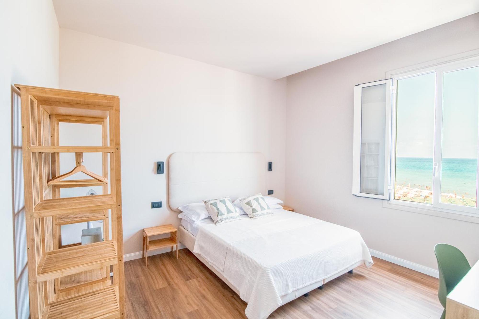 Albium Hotel Альбенга Экстерьер фото